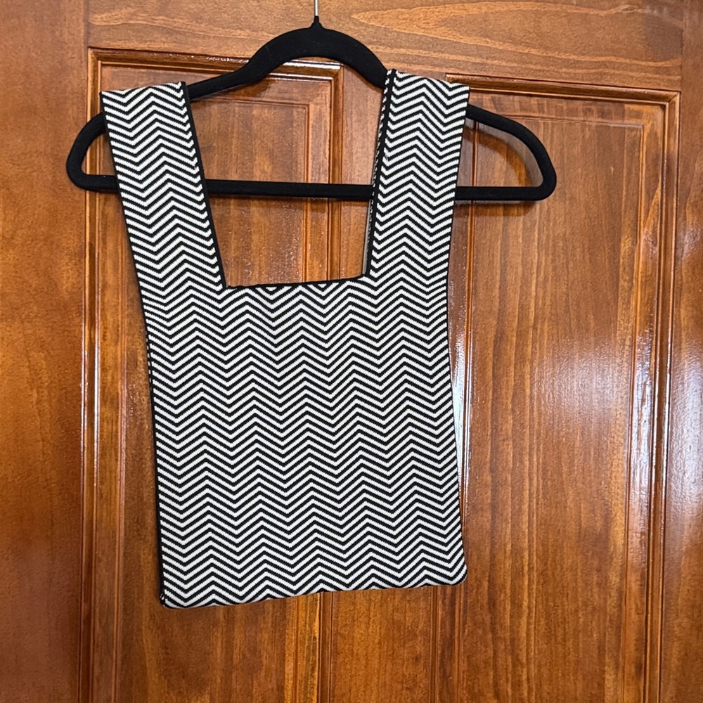 Chevron Patterned Black and White tote bag